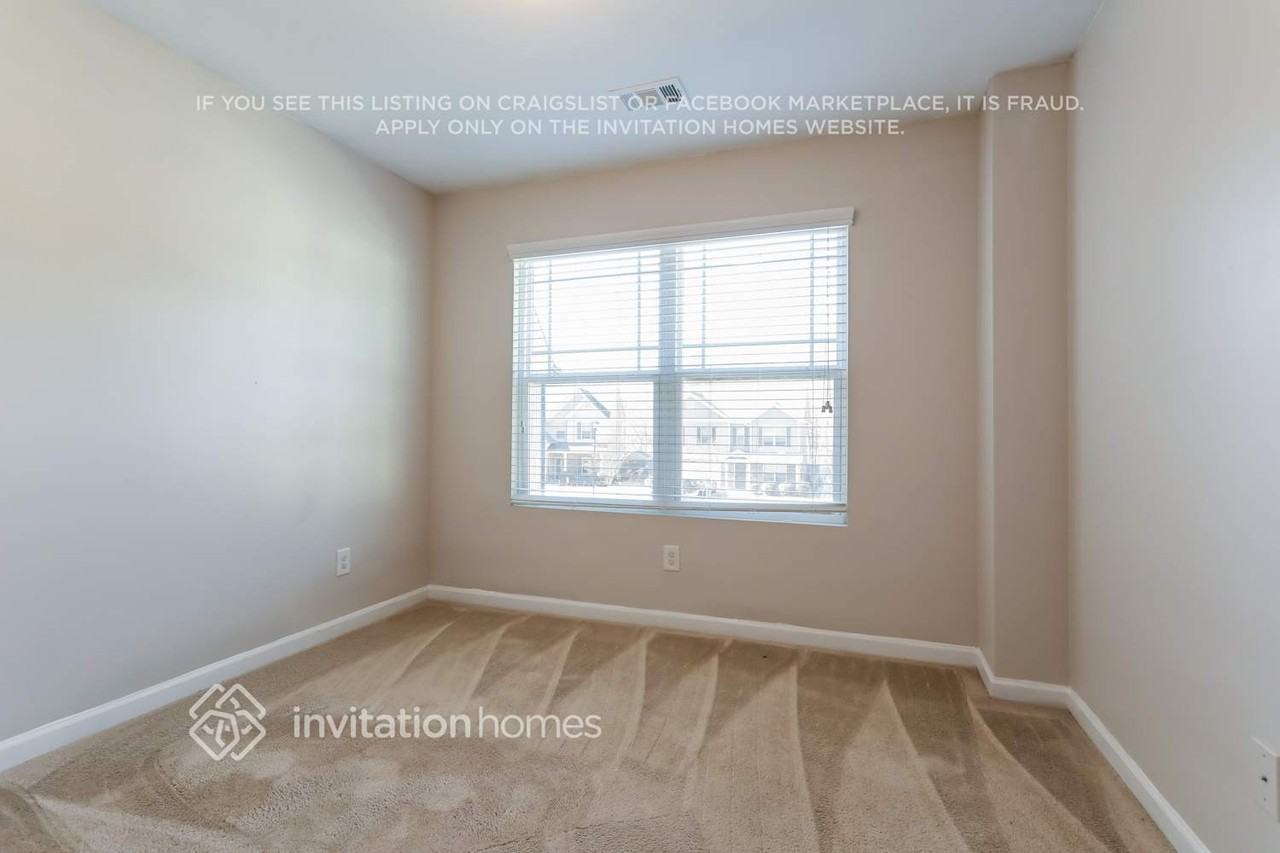 4882 Clarkstone Dr - Photo 7 of 16