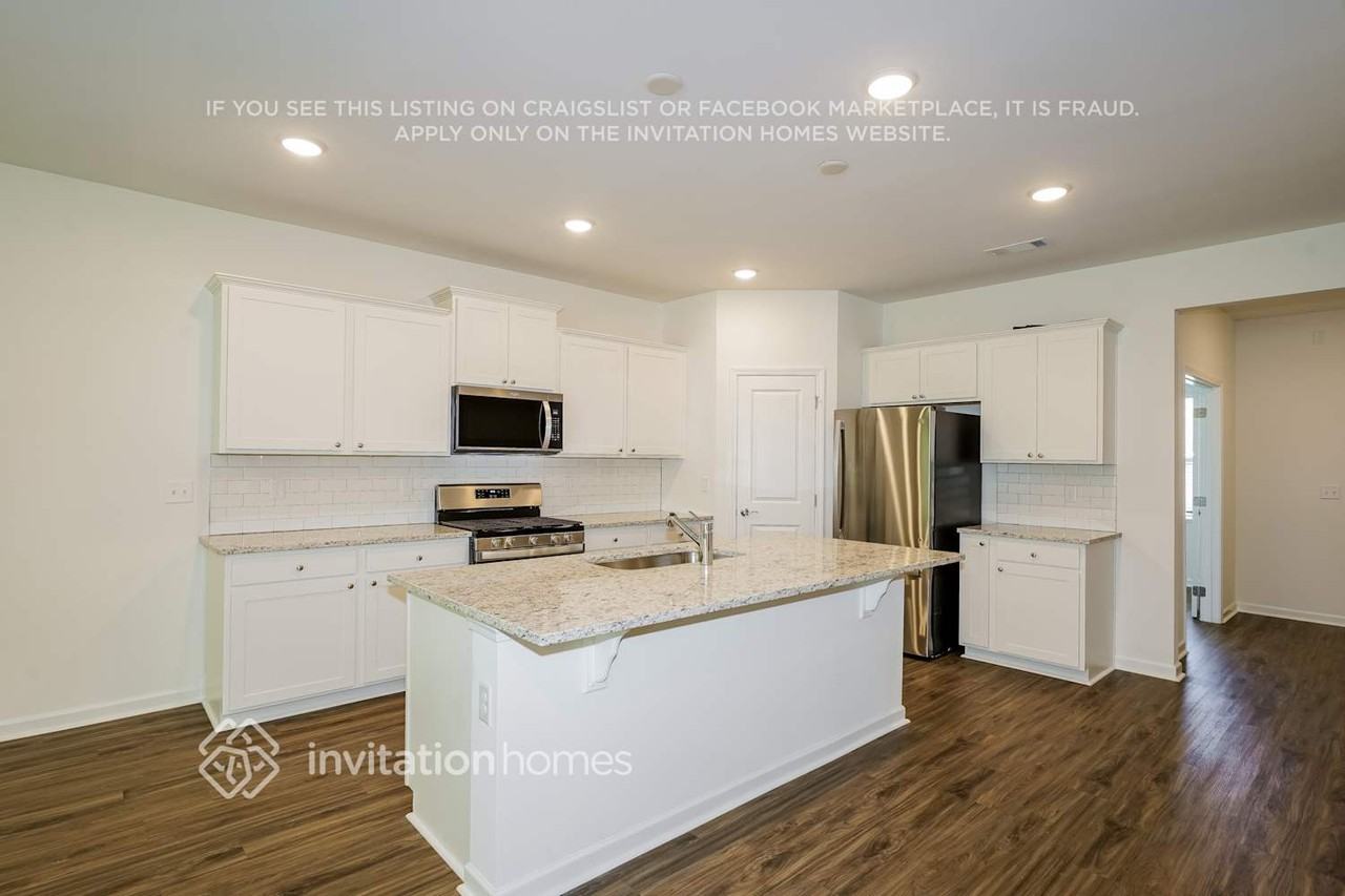 337 Brook Ave - Photo 6 of 18