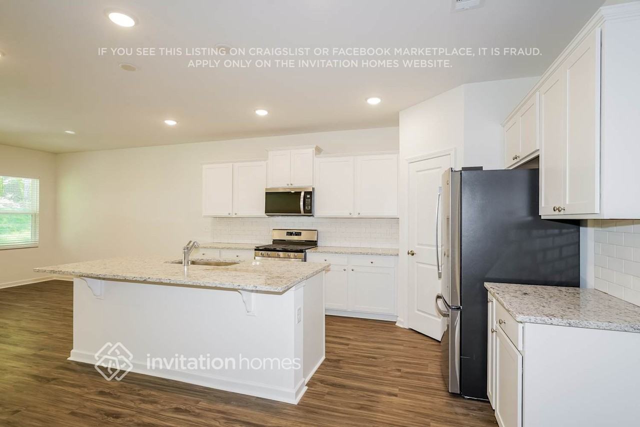 337 Brook Ave - Photo 7 of 18