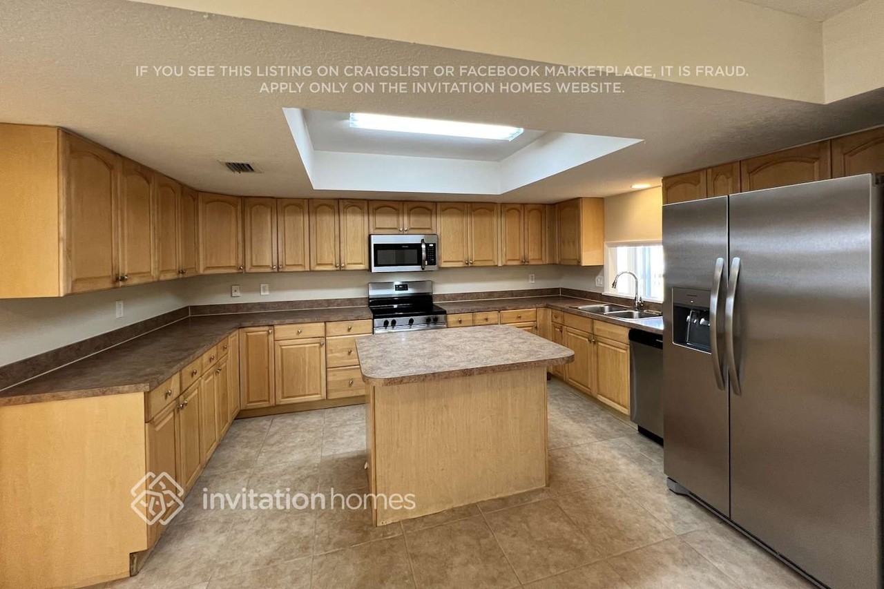 832 Se Thornhill Dr - Photo 5 of 17