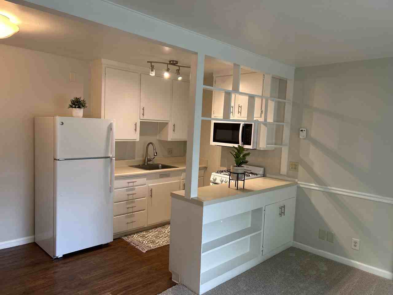 $1,000 Lease Signing Bonus ~ Limited Time Only ~ Live Where Downtown Meets Midtown, Absolute Must See! - Photo 3 of 7