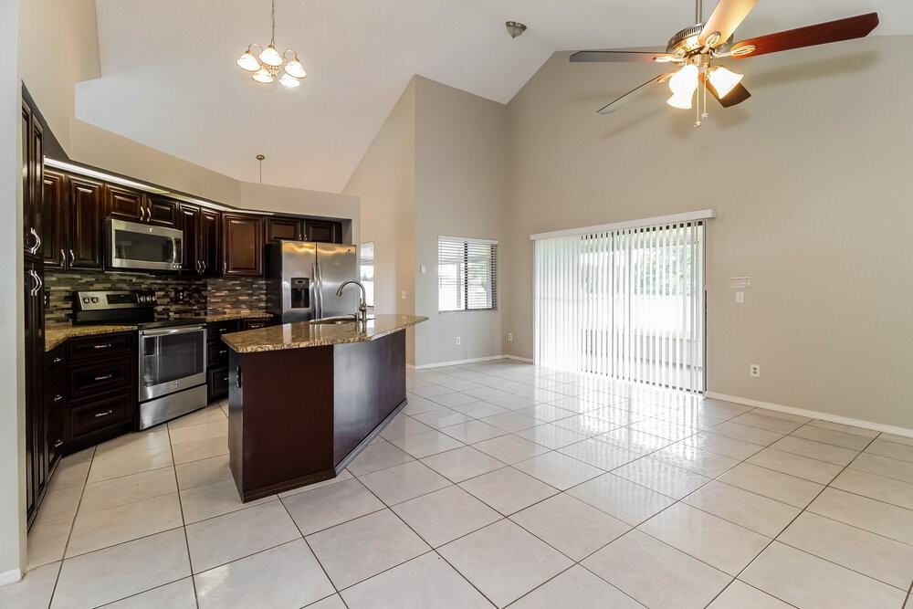 825 Virginia Woods Ln - Photo 5 of 16