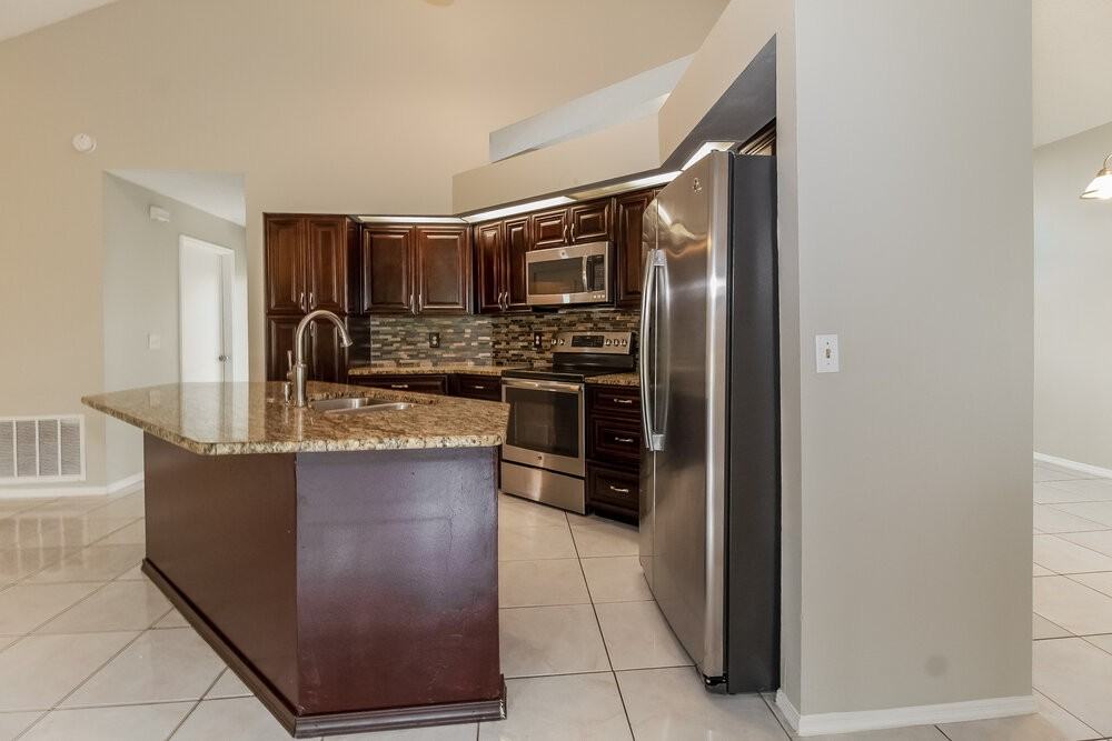 825 Virginia Woods Ln - Photo 7 of 16