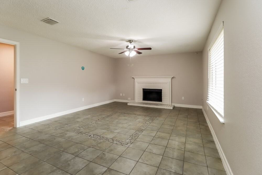 4002 Ashwood Dr - Photo 5 of 20