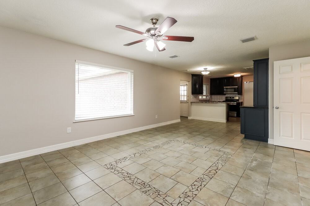 4002 Ashwood Dr - Photo 6 of 20