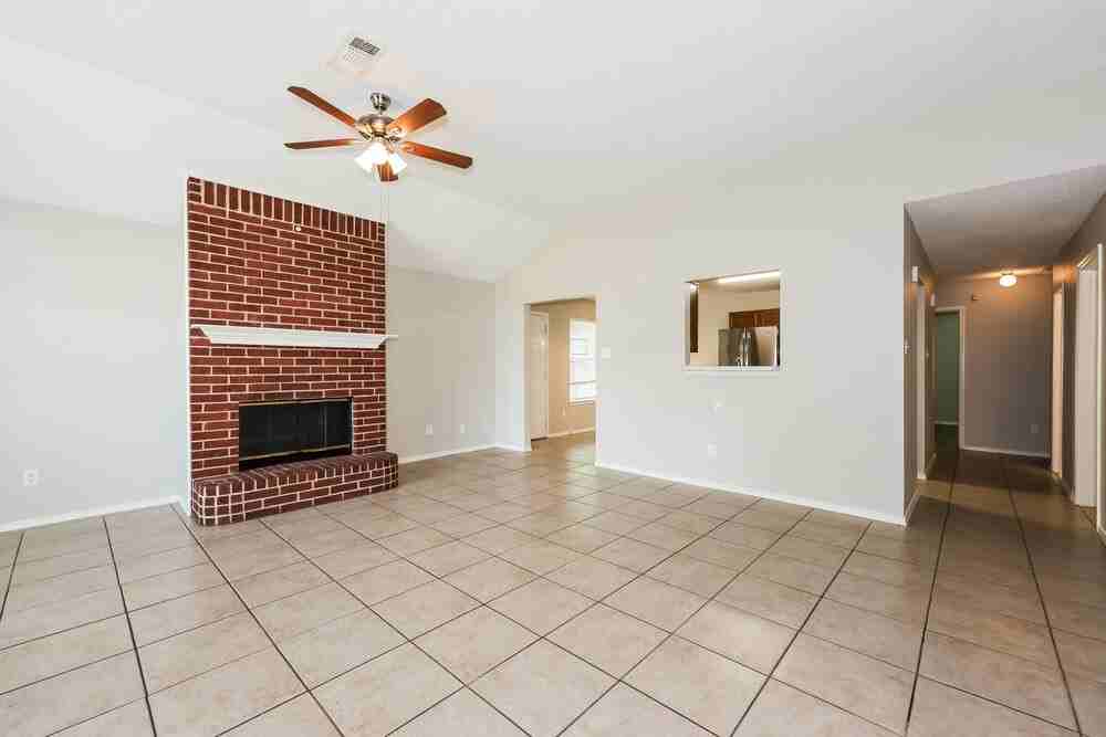 1223 Reeves Ln - Photo 4 of 16