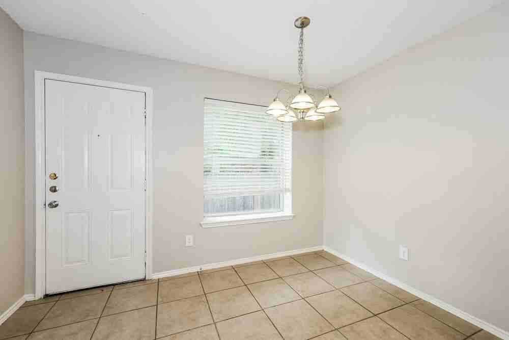 1223 Reeves Ln - Photo 6 of 16