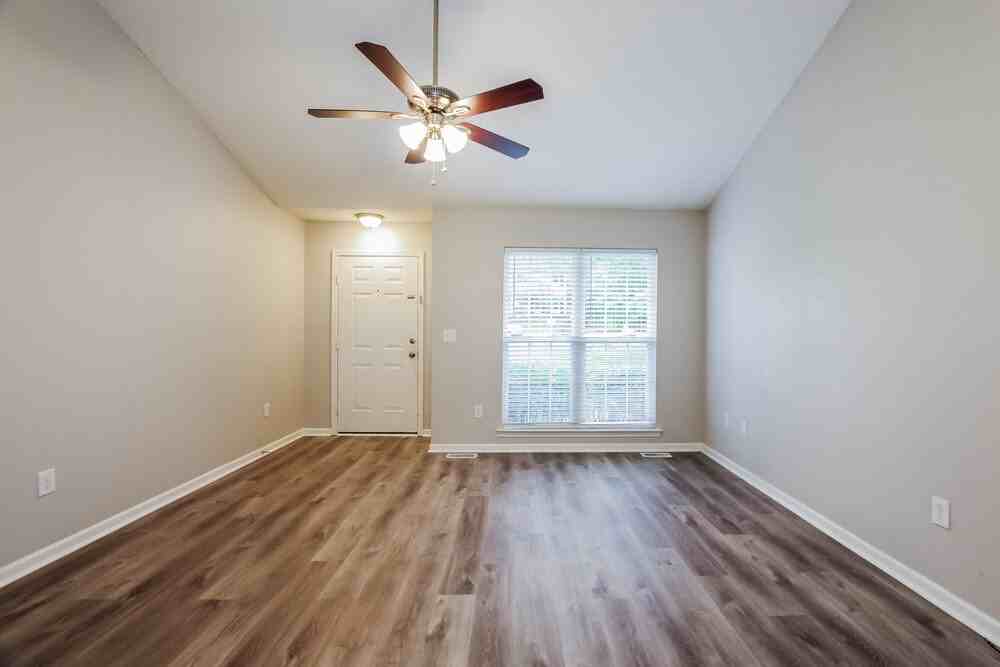 11024 Ballards Pond Ln - Photo 4 of 15