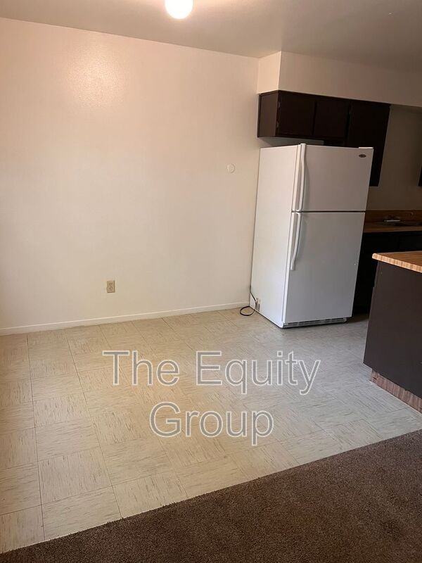 1408 W Elowin Ave - Photo 3 of 16