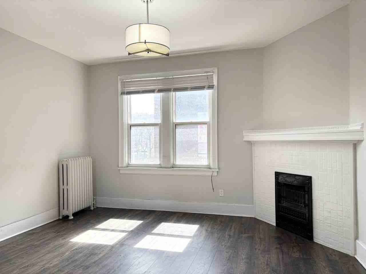 515 Main Street East #12 - Photo 5 of 7