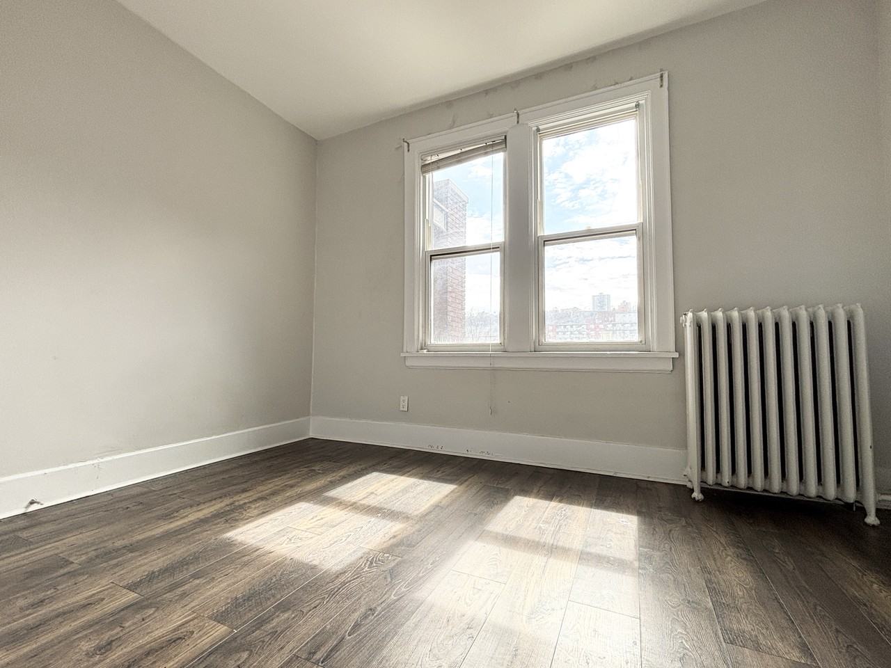 515 Main Street East #12 - Photo 6 of 7