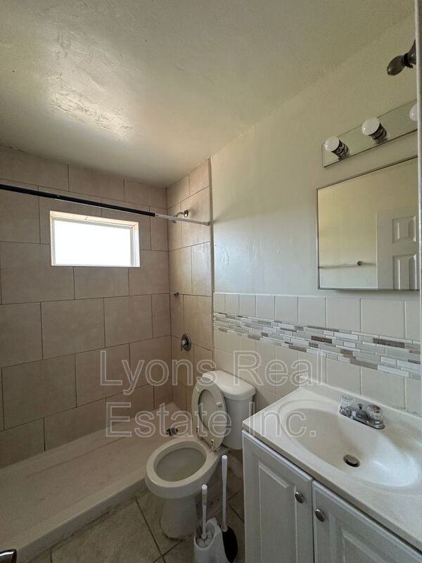 1935 - Photo 7 of 21