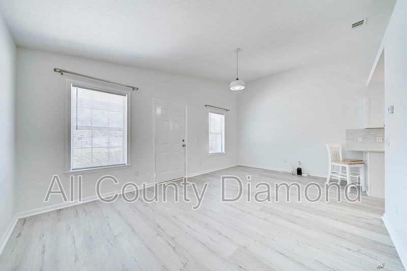2625 Lagoon Knl - Photo 2 of 16