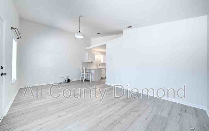 2625 Lagoon Knl - Photo 3 of 16