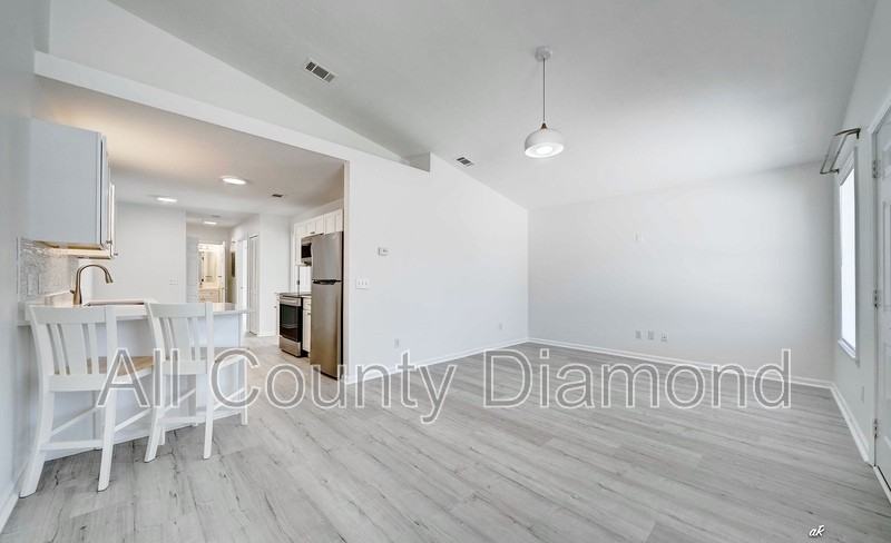 2625 Lagoon Knl - Photo 4 of 16