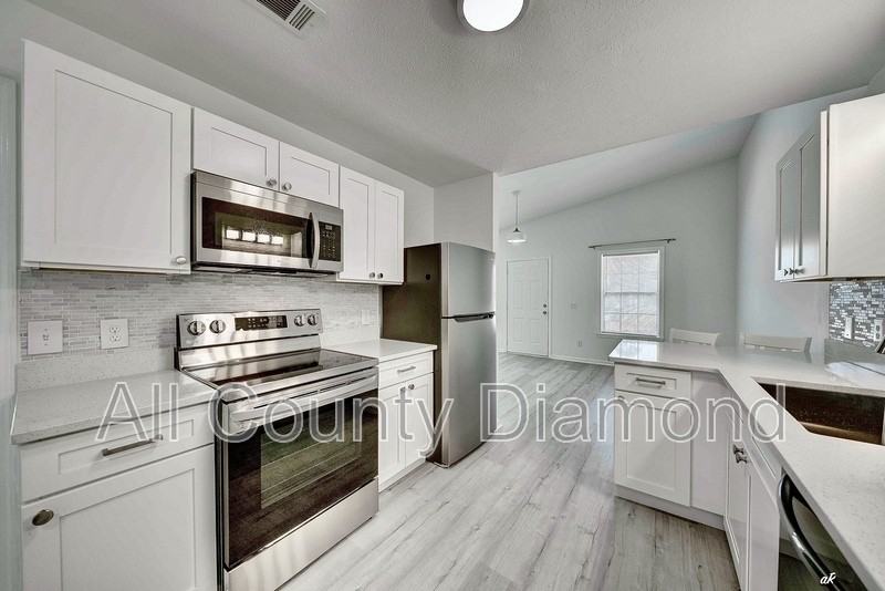 2625 Lagoon Knl - Photo 5 of 16