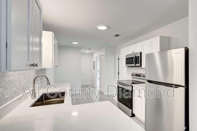 2625 Lagoon Knl - Photo 6 of 16