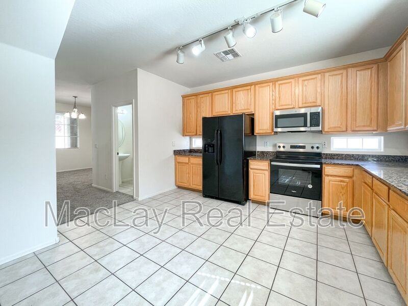 10252 E Isleta Ave - Photo 3 of 18