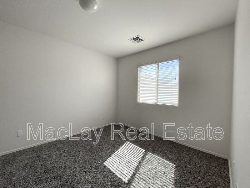 10252 E Isleta Ave - Photo 7 of 18