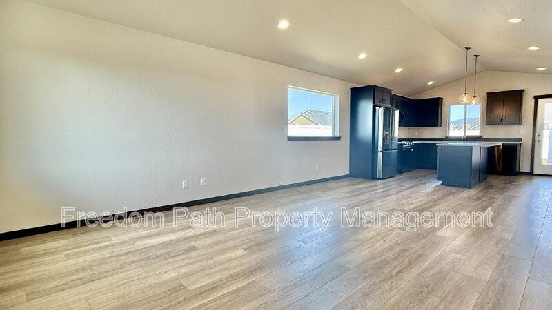 11595 N Railway Ave - Photo 3 of 21