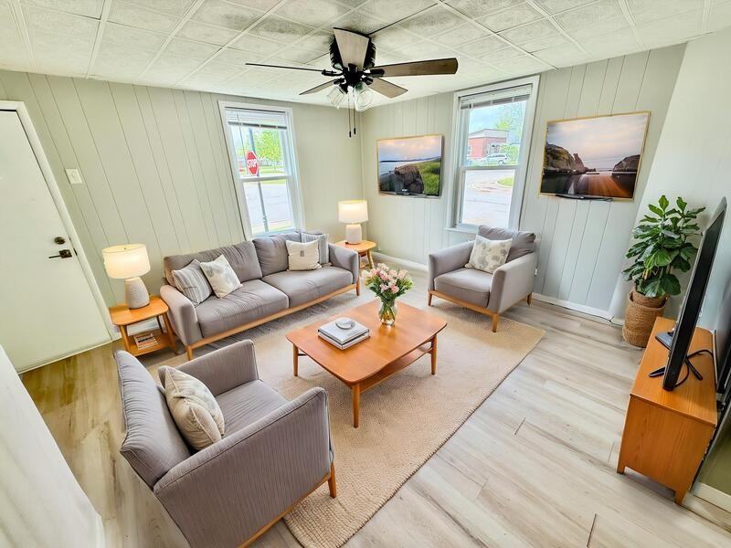 300 S Donk Ave - Photo 2 of 17