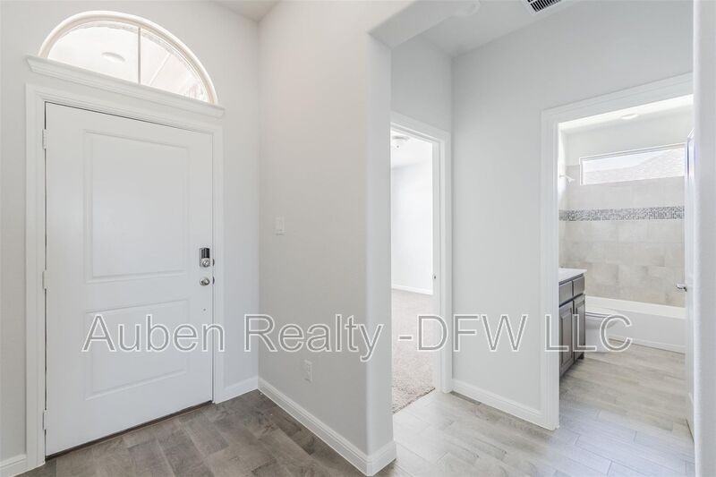 1343 Fox Hollow Rd - Photo 4 of 40