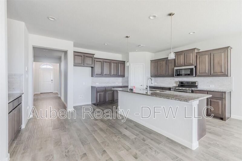 1343 Fox Hollow Rd - Photo 5 of 40