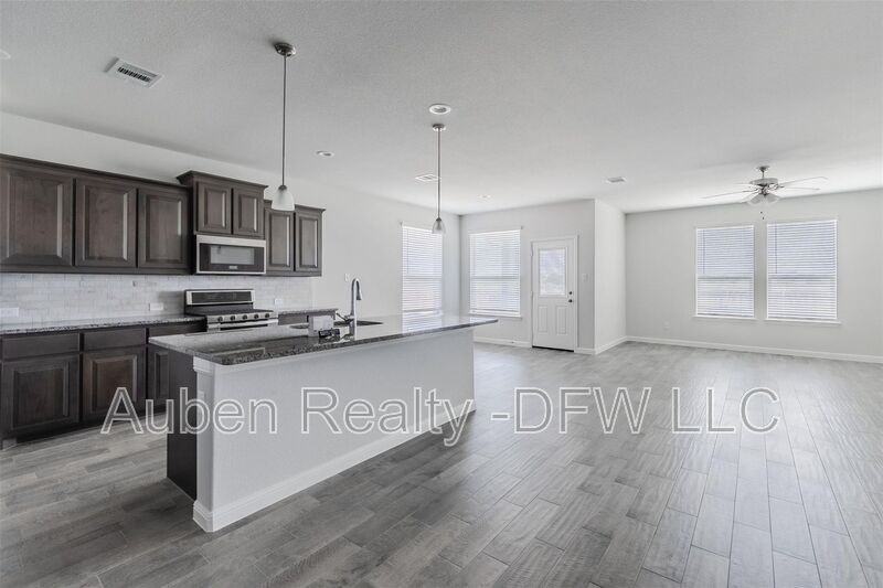 1343 Fox Hollow Rd - Photo 7 of 40
