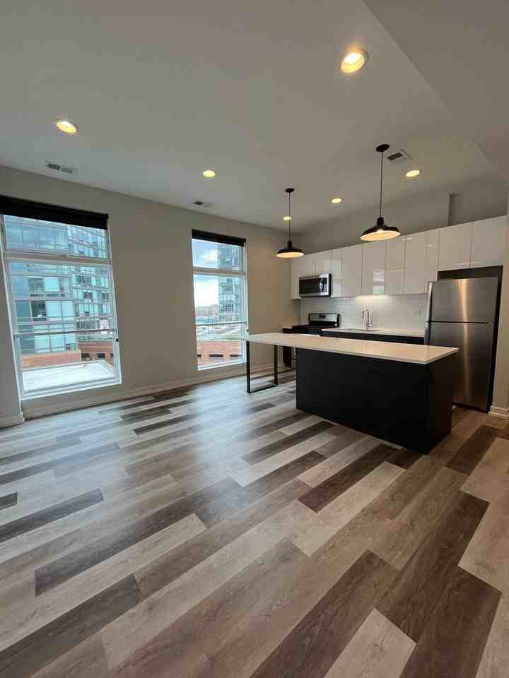 713 N Milwaukee - Photo 2 of 18