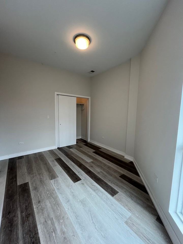 713 N Milwaukee - Photo 4 of 18