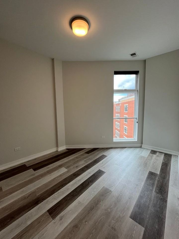 713 N Milwaukee - Photo 5 of 18