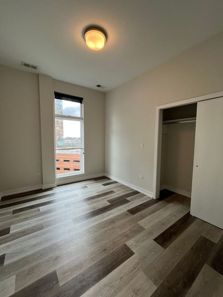 713 N Milwaukee - Photo 6 of 18