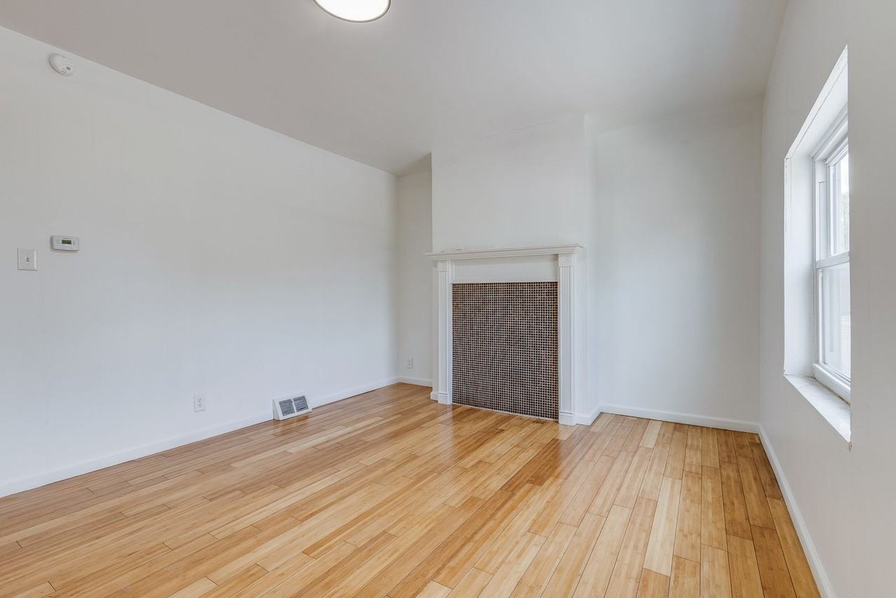 1002 E Warrington Ave - Photo 5 of 26