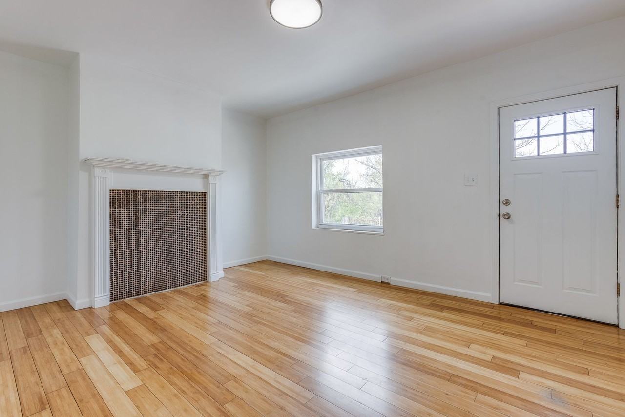 1002 E Warrington Ave - Photo 6 of 26