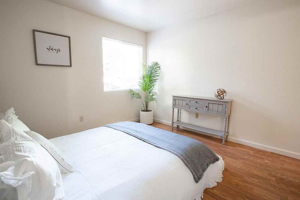 Walnut Apartments - Photo 4 of 28