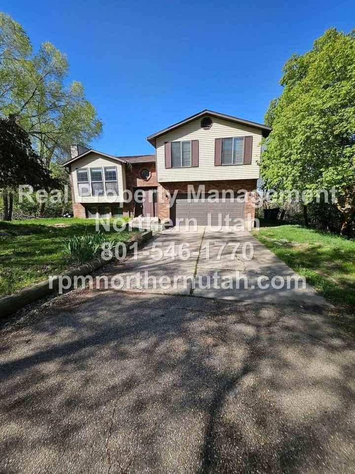 1869 N Hobbs Creek Dr - Photo 2 of 28