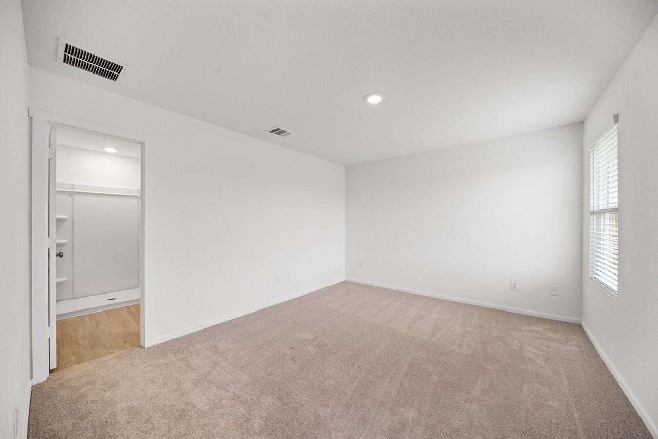 241 Tahoe Ave - Photo 3 of 25
