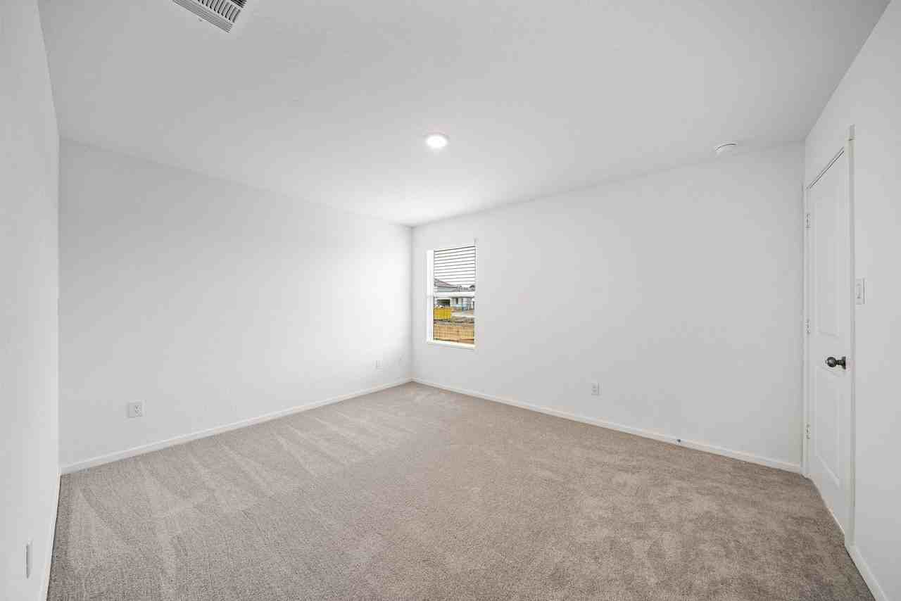 241 Tahoe Ave - Photo 4 of 25