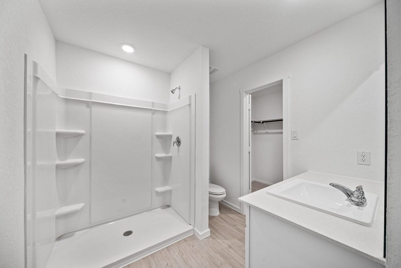 241 Tahoe Ave - Photo 5 of 25