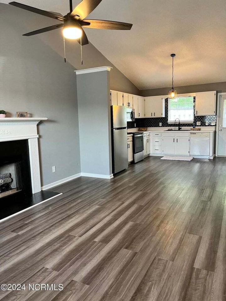 1200 Peyton Circle - Photo 3 of 15