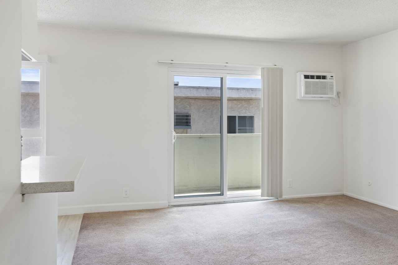 3833 Prospect Avenue - Photo 3 of 28