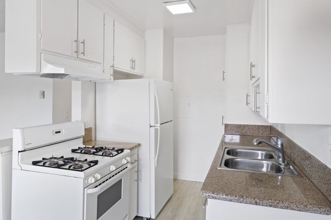 3833 Prospect Avenue - Photo 5 of 28