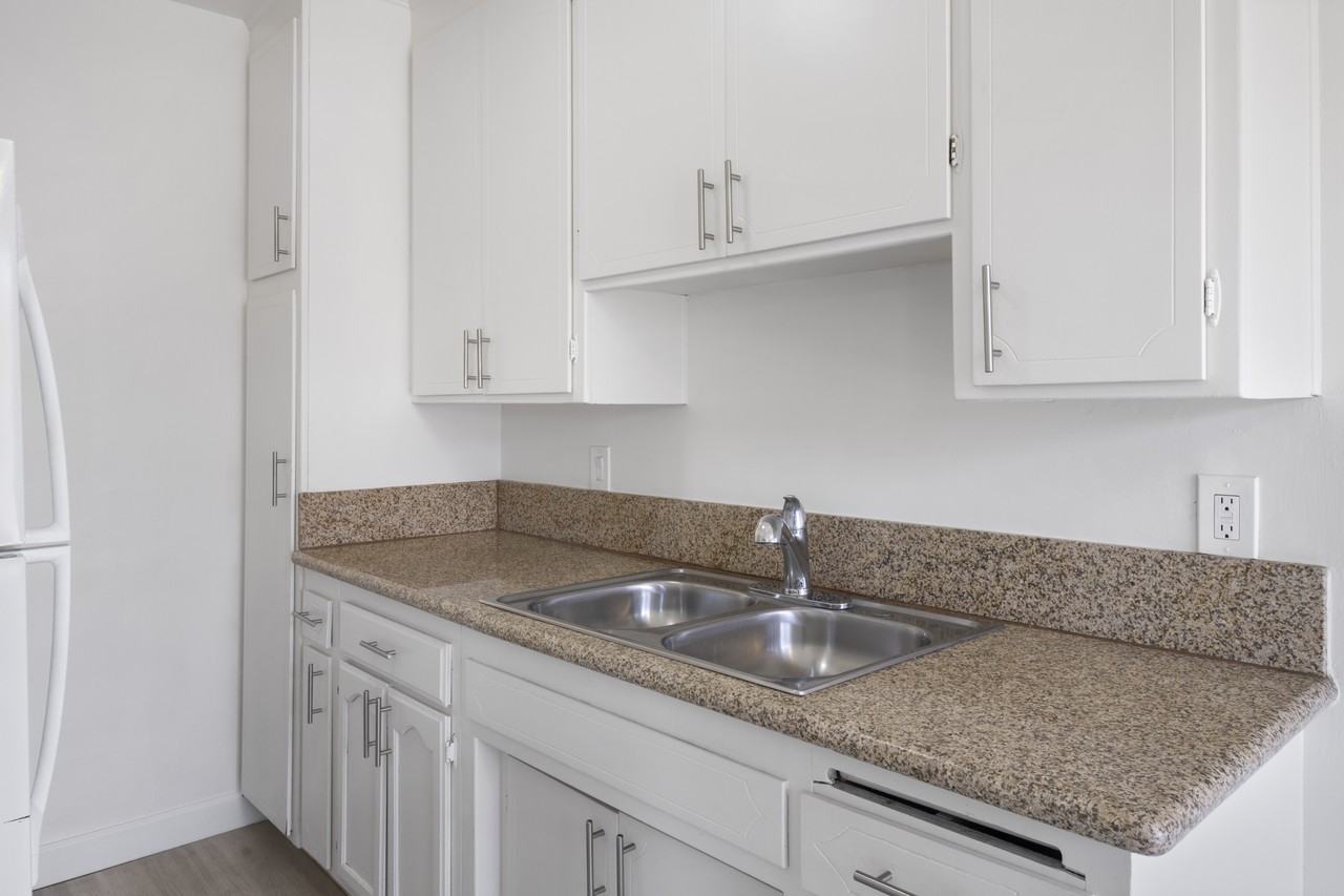 3833 Prospect Avenue - Photo 7 of 28