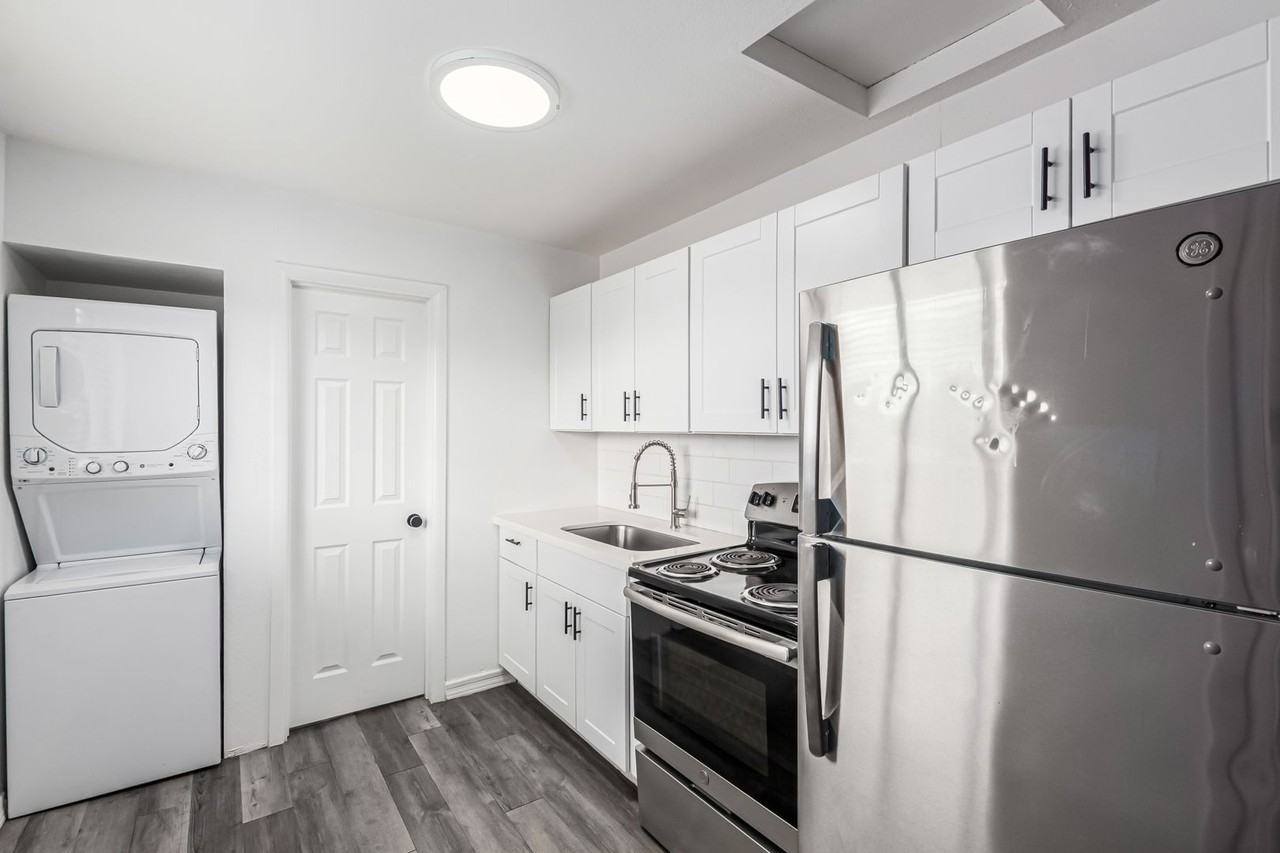 5525 N 27th Dr #16 - Photo 4 of 16