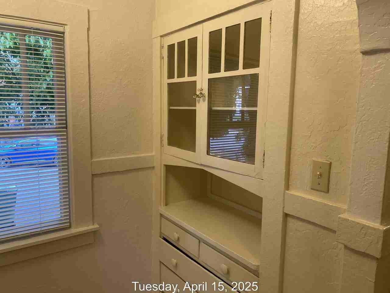 437 Douglas St - Photo 3 of 11
