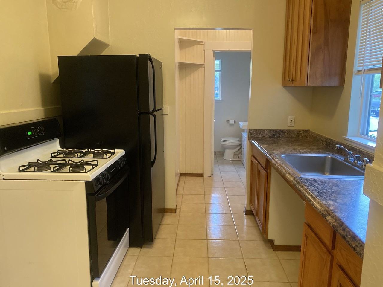 437 Douglas St - Photo 4 of 11