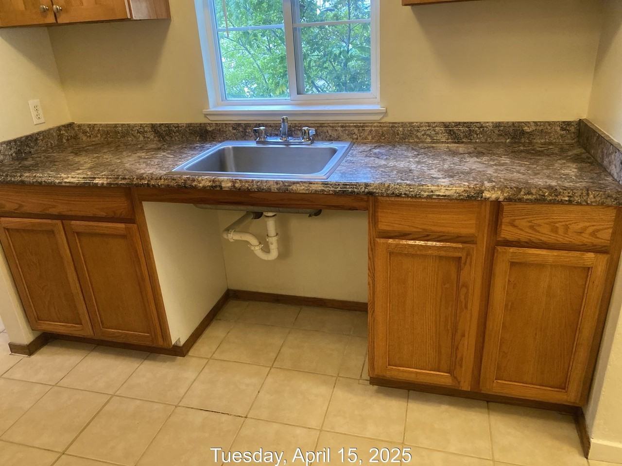 437 Douglas St - Photo 5 of 11