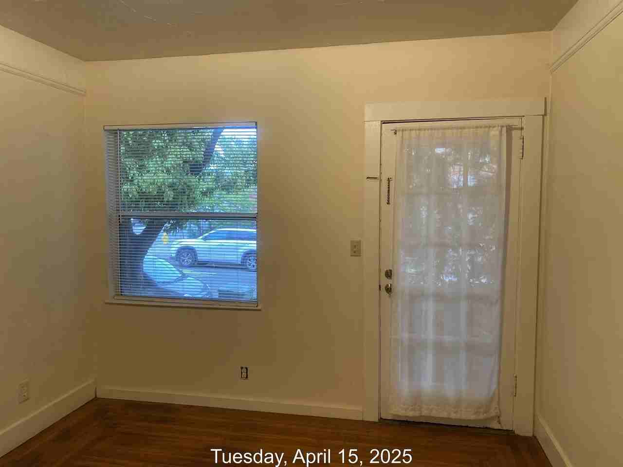 437 Douglas St - Photo 6 of 11
