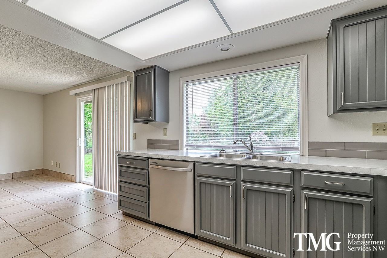 807 Se 141st Ave - Photo 5 of 31