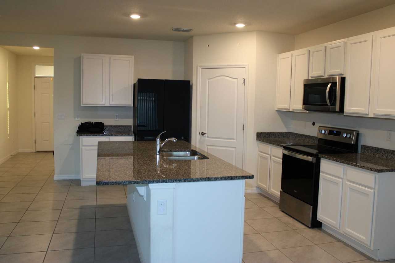 11106 Amber Ridge Dr - Photo 2 of 16